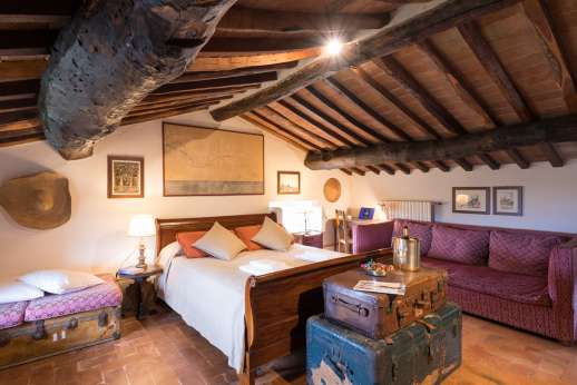 La Gattaiola - Very large double bedroom.