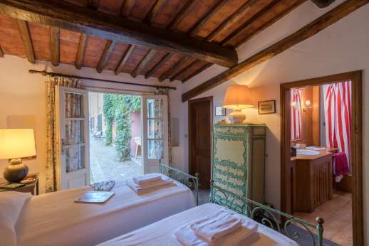 La Gattaiola - Guest house twin bedroom.