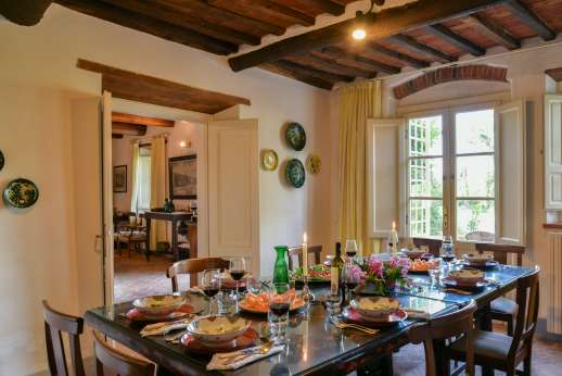 La Gattaiola - Large dining room, perfect for dining with loved ones, with French doors leading out to a paved terrace.