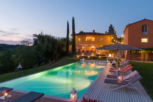 Podere Brogi - The 5.5 x 17m/18 x 54 feet swimming pool is fully lit for a refreshing evening swim.