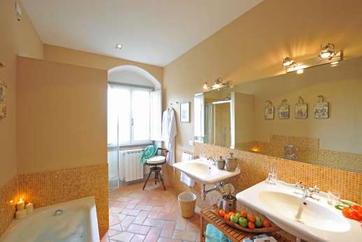 La Villa Di Petroio (x 16 people) with Staff & Cook
