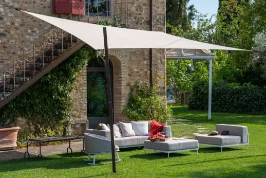 Tenuta Almabrada - Outside shaded seating area