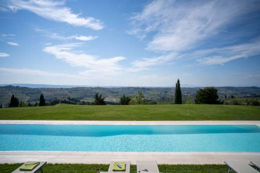 Tenuta Almabrada - Take in the views while having a relaxing swim