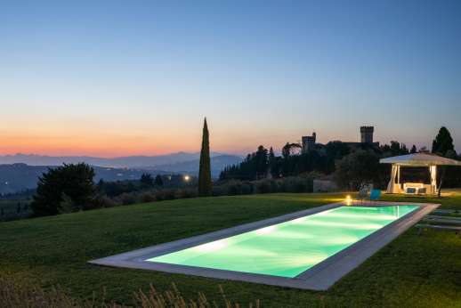 Tenuta Almabrada - The fully lit pool can be enjoyed in the evening