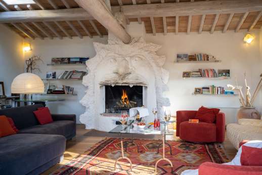 Tenuta Almabrada - Big open plan living room in the main house Cantina