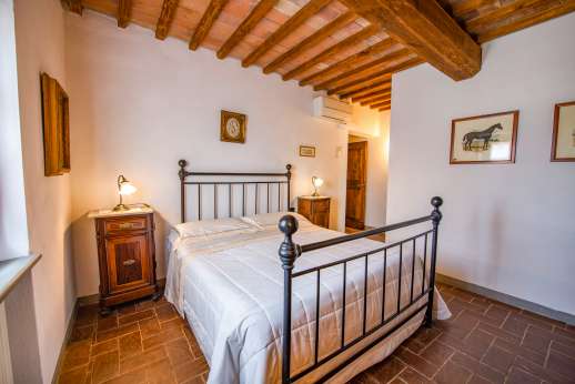 Rosso Fiorentino - First floor double bedroom with en suite