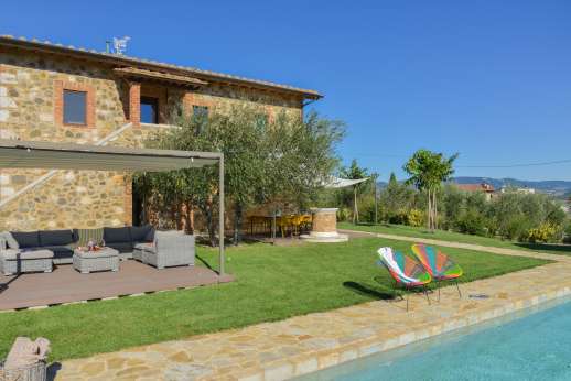 Poggiobuono - Shaded so to enjoy your meals outside