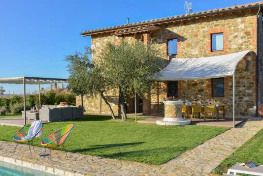 Poggiobuono - The well maintained garden to the villa