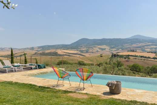 Poggiobuono - Poggiobuono is set on a hill top just outside the village of Gallina
