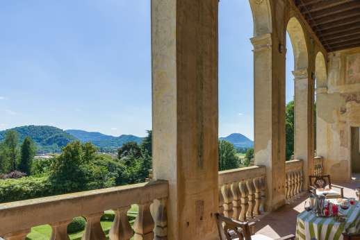 Ca' di Lista - First floor loggia and seating area