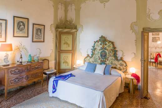 Ca' di Lista - First floor “Camera di Giunone” air-conditioned double bedroom with bathroom with bath and shower