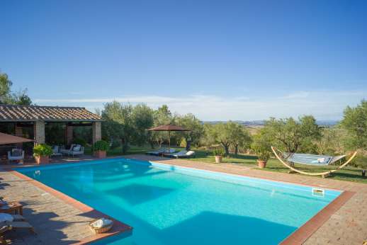 Palazzo Cheto - Large pool and pool house