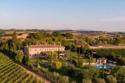 La Badiole - Sitting in the Montepulciano wine growing region the villa is surrounded by vineyards