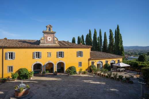 Vecchia Fattoria - Amazing view from the courtyard
