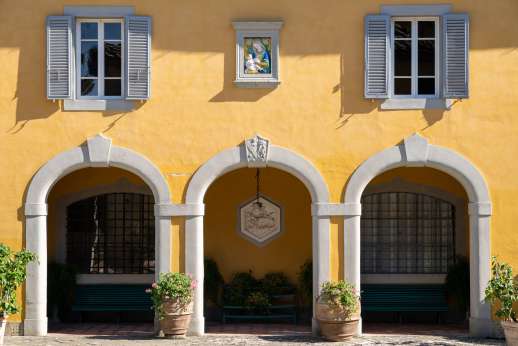 Vecchia Fattoria - A beautiful old classic villa