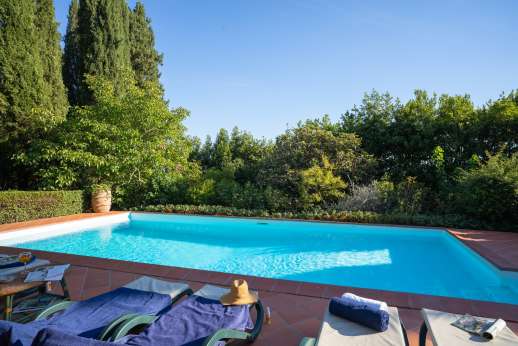 Vecchia Fattoria - Just steps from main square of Bettolle this remains a private and peaceful.