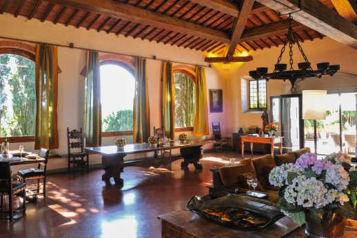 Vecchia Fattoria - The large open plan living room and dining area with high wooden beamed ceilings