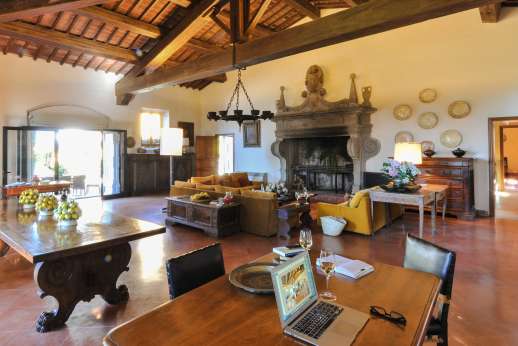 Vecchia Fattoria - Full view of the large sitting dining room.