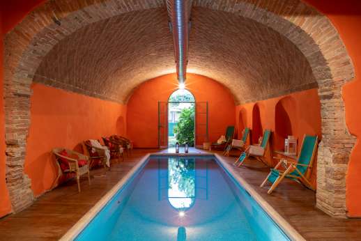La Fattoria di Sarteano - Heated indoor swimming pool, 2.5x12m/8x38 feet, opening to the garden