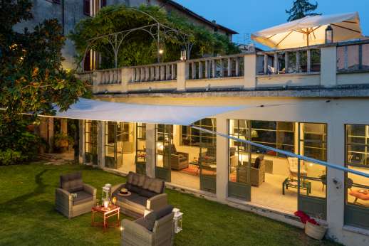 La Fattoria di Sarteano - A beautiful english style garden, perfect place to relax in the sun.