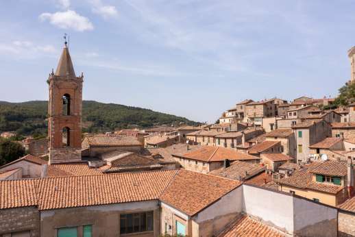 La Fattoria di Sarteano - Middle Age and Renaissance buildings, a charming knot of stone buildings with a fortress, a handful of beautifully decorated churches