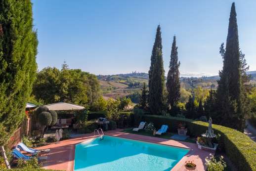 Rosso Fiorentino - Perched on a hilltop in the green heart of Tuscany