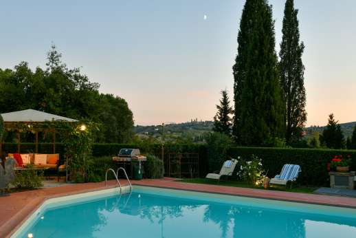 Rosso Fiorentino - Located in the small hamlet Sant’Andrea, the peaceful garden enjoys dazzling views of the countryside