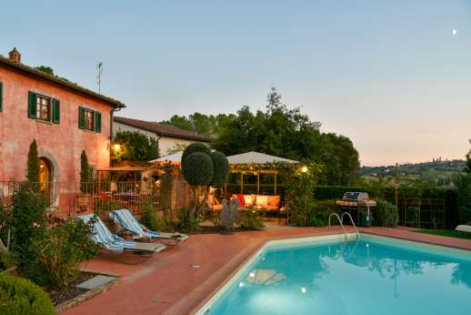 Rosso Fiorentino - The villa in the evening