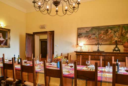 Villa Astori - Dining room, leads into the kitchen.