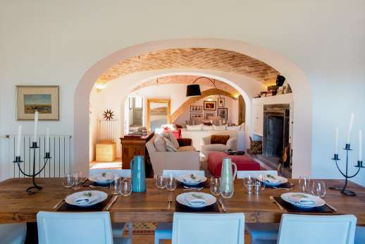 La Ciambella - From the dining area, down three steps to the very large and well equipped kitchen.