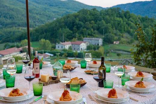 La Palazza Nel Cielo - Dine al fresco under the shaded dining area by the kitchen