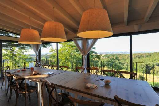 Villa Ostignano - The dining room celebrates panoramic views