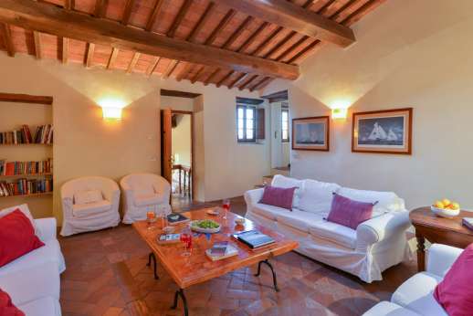 Gugliaie (x 14 people) with Staff and Cook - Sitting room on the first floor