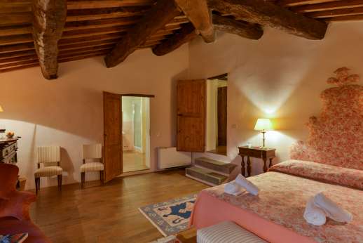 Gugliaie (x 14 people) with Staff and Cook - All the bedrooms have en suite bathrooms.