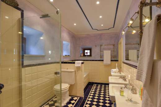 Villa Bracciano - Dependence bathroom.