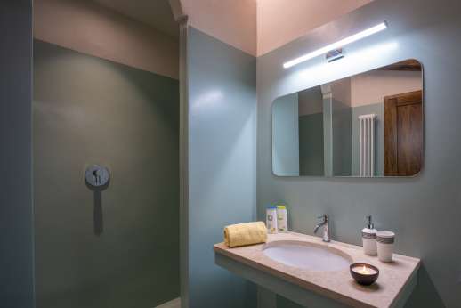 La Piana- Bathroom with shower