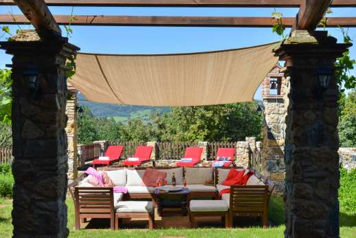 Querciatello - The landscaped garden offers a relax spot for everyone.