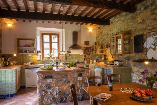 Querciatello - Well equipped kitchen.