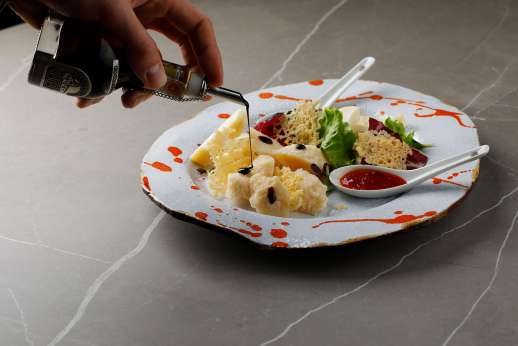 La Gourmerenda: Classic Balsamic Tour & Tasting - Acetaia Sereni