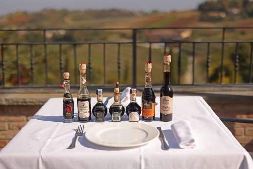 Sereni a Tavola-Classic Balsamic Tour, Tasting & Lunch