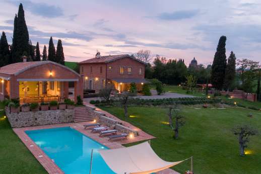 La Casa del Chiu', La Casa del Chiu’ is a serene red brick farmhouse and converted barn nestled in the Valdichiana