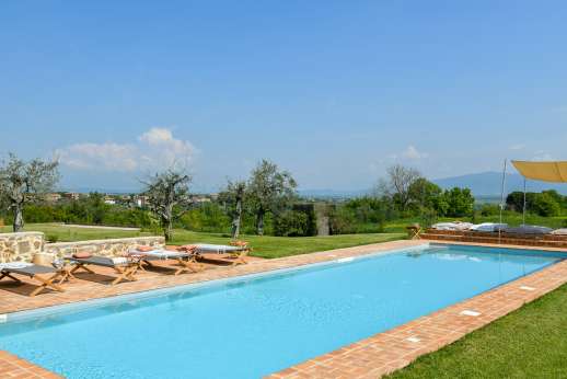 La Casa del Chiu', A 2.4-acres of fenced garden dotted with olive trees and med shrubs