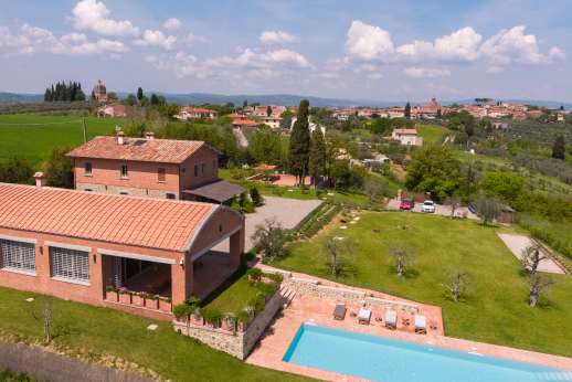 La Casa del Chiu', Views over Cortona