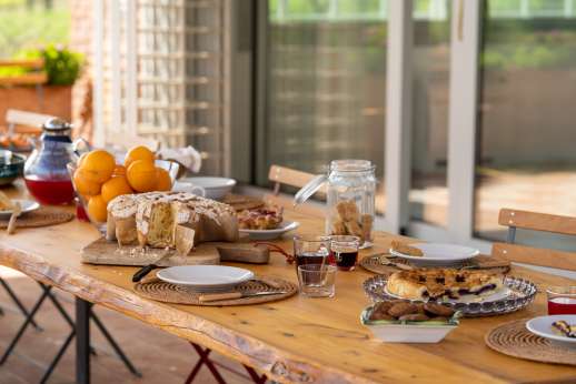 La Casa del Chiu', Breakfast in the morning sun
