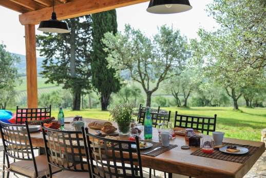 Poggetto Rosato - The ding veranda and outside seating area