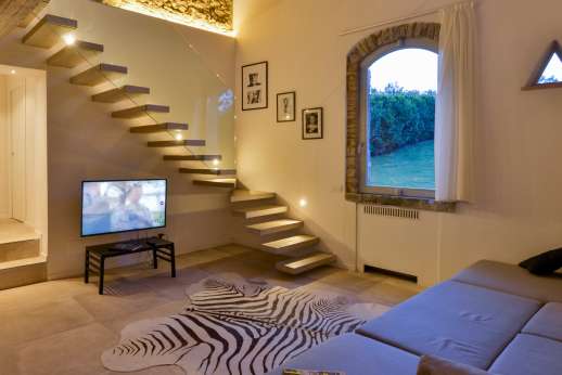 Poggetto Rosato - Floating staircase leads upstairs
