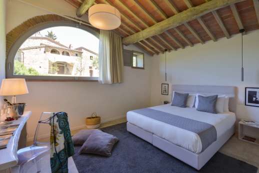 Poggetto Rosato - Another view of the air-conditioned double bedroom (convertible into twin) sharing bathroom with shower.