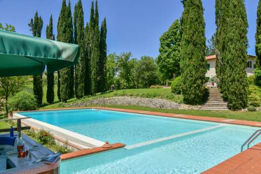 Villa D'Elsa - Great for swimming and fun and games with a shallow end for children.