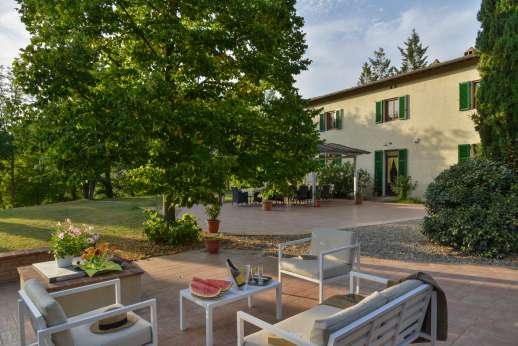 Villa D'Elsa - From the seating back towards the villa