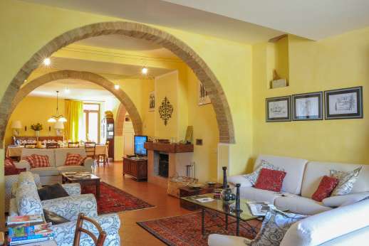 Villa D'Elsa - Sitting room, inviting and comfortable.